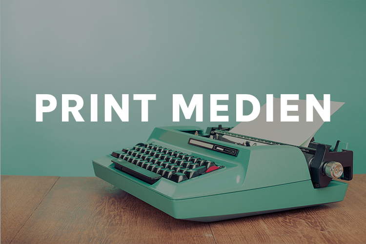 Retro Schreibmaschine mit dem Schriftzug Print Medien